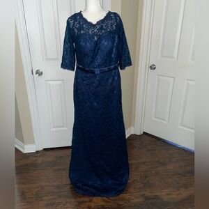 HEBEOS NAVY BLUE LACE FORMAL DRESS SZ 12/14 NWT